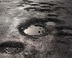 Préparer un parking avant un remarquage complet avec l'enrobé à froid